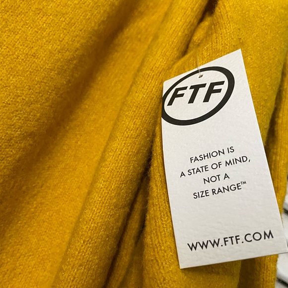 SOLD! Fashion to Figure Marguerite Cardigan - Picture 6 of 9